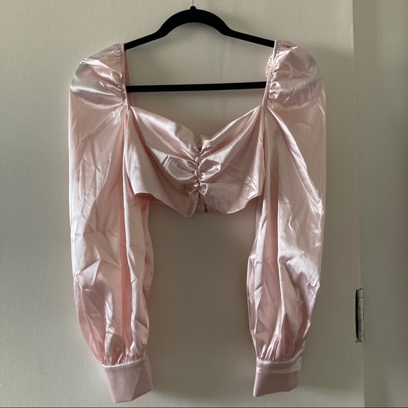 Baby pink satin Crop blouse - Picture 2 of 3